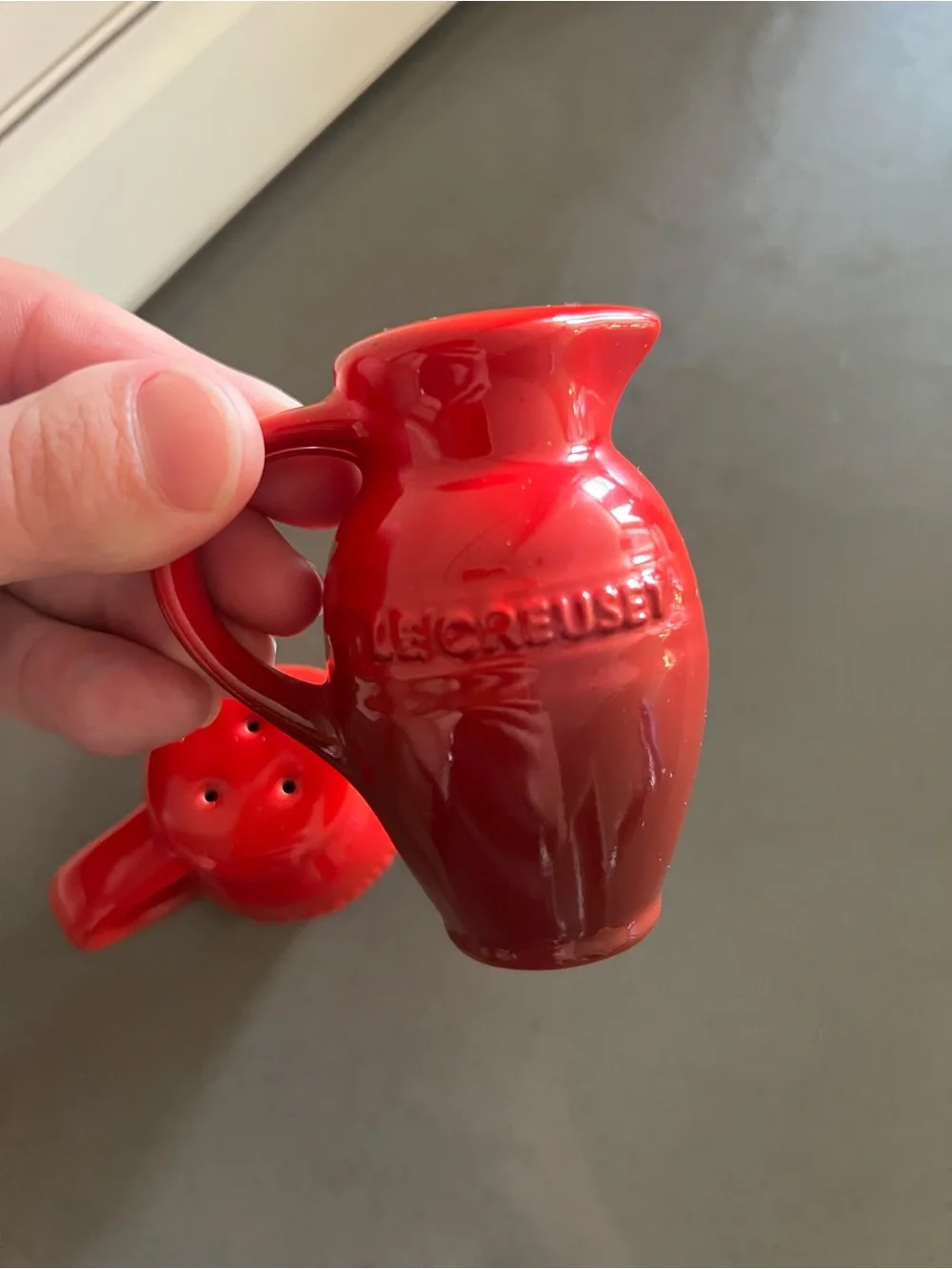 Le Creuset Salt & Pepper Shakers/Mills Set Stoneware Cerise Colorway Pitcher Jug